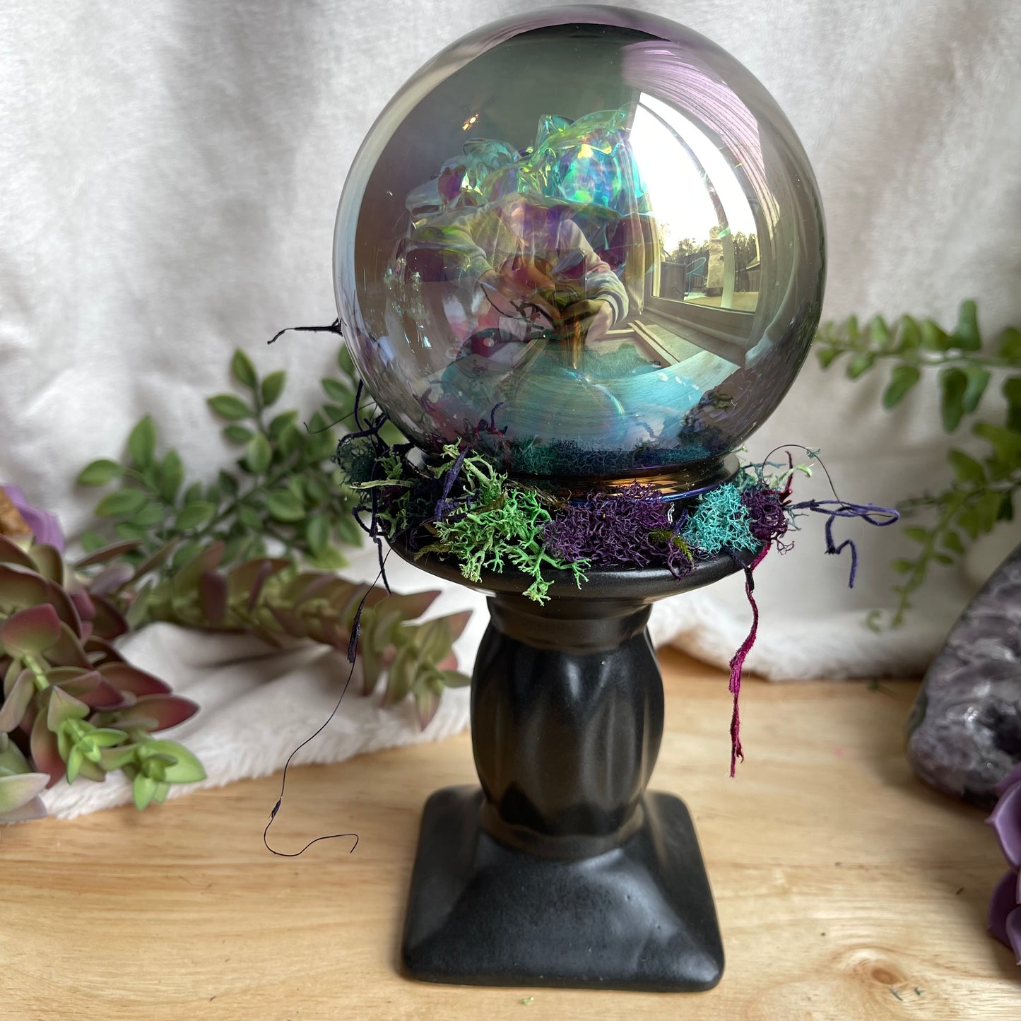 Smokey Rose Globe - black base, dark iridescent ball