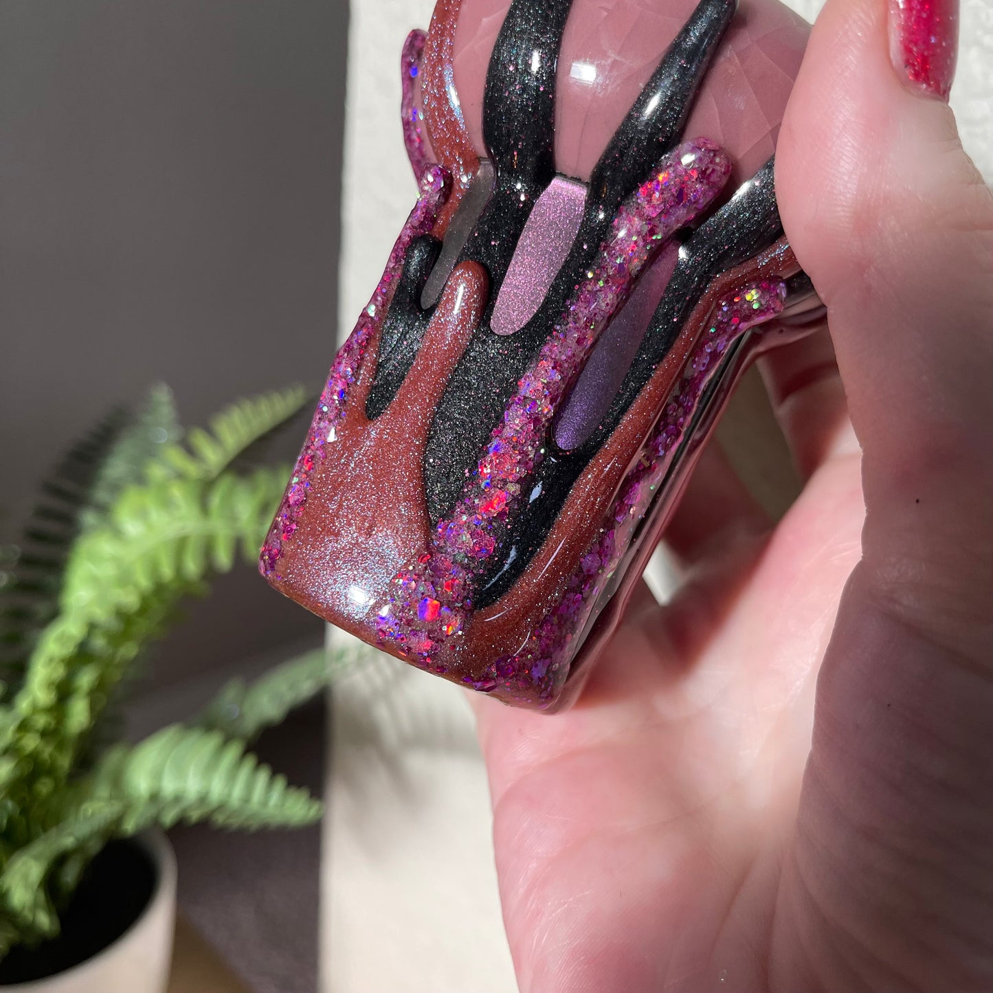 Drippy Wand - Pink color shift pigment & Obsidian